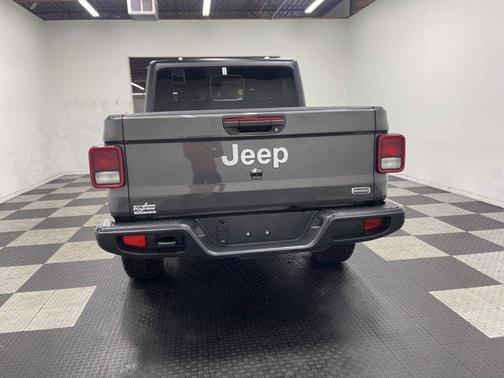 2023 Jeep Gladiator Overland