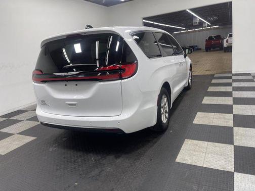 2025 Chrysler Pacifica L