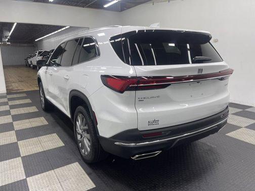 2025 Buick Enclave Preferred FWD