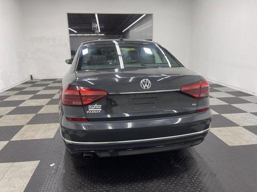 2017 Volkswagen Passat 1.8T R-Line w/Comfort