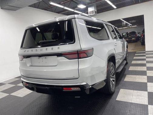 2024 Jeep Wagoneer L Series II 4x4