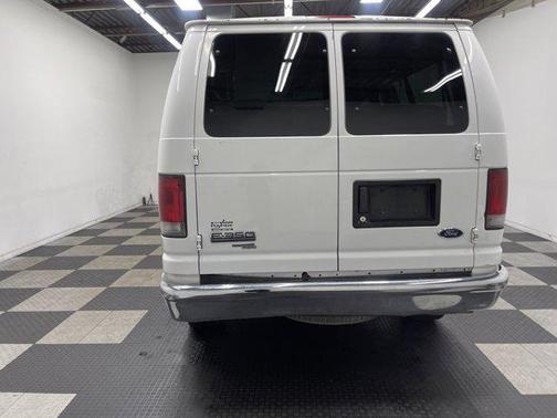 2007 Ford E350 Super Duty XL Wagon