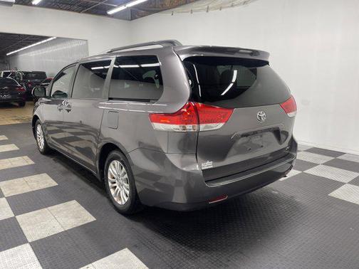 2014 Toyota Sienna XLE
