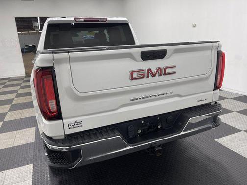 White Frost Tricoat 2022 GMC Sierra 1500 SLT