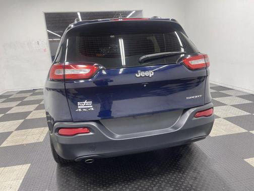 2016 Jeep Cherokee Sport