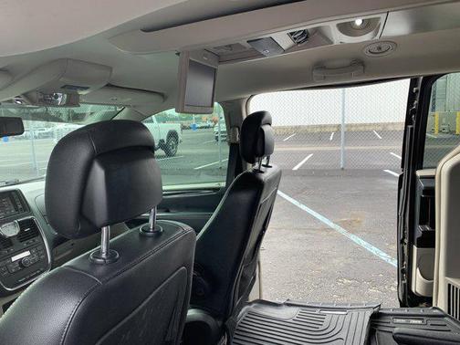 2015 Chrysler Town & Country Touring-L
