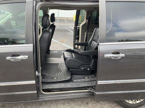2015 Chrysler Town & Country Touring-L