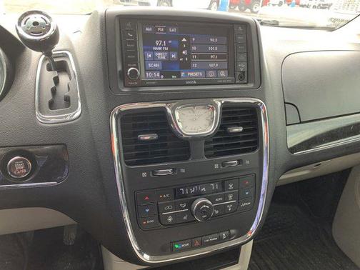 2015 Chrysler Town & Country Touring-L