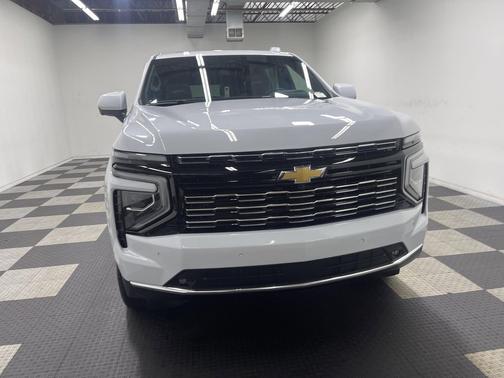Polar White Tricoat 2026 Chevrolet Suburban High Country, 4WD