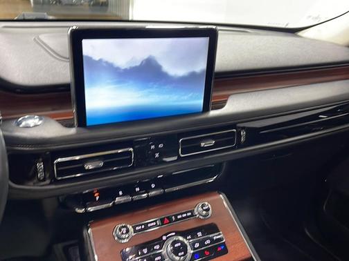 Silver Radiance Metallic Clearcoat 2023 Lincoln Aviator Reserve AWD