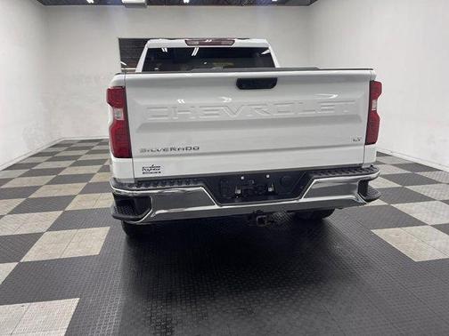 Summit White 2024 Chevrolet Silverado 1500 LT