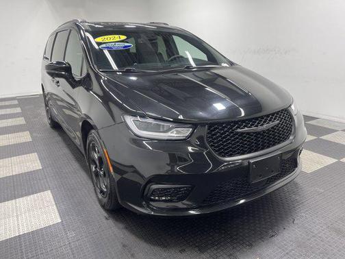 2024 Chrysler Pacifica Hybrid Premium S Appearance Pkg