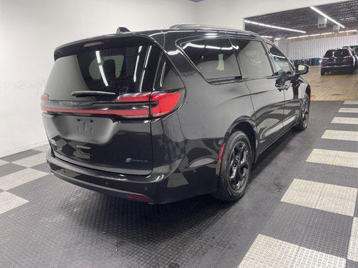 2024 Chrysler Pacifica Hybrid Premium S Appearance Pkg
