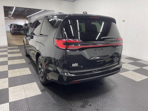 2024 Chrysler Pacifica Hybrid Premium S Appearance Pkg