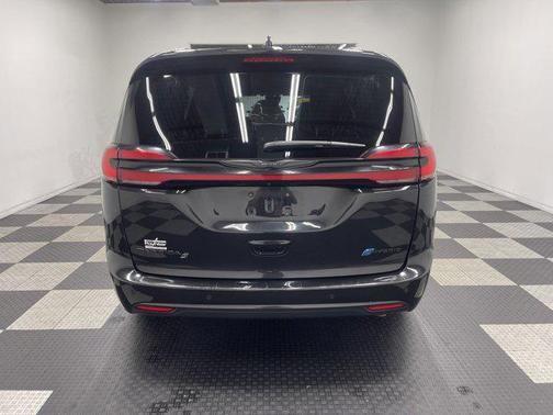 2024 Chrysler Pacifica Hybrid Premium S Appearance Pkg