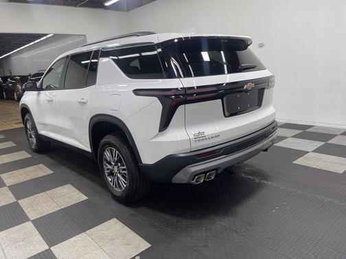 Summit White 2026 Chevrolet Traverse LT