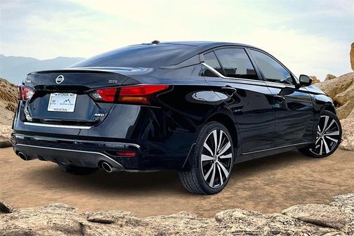 2022 Nissan Altima 2.5 SR