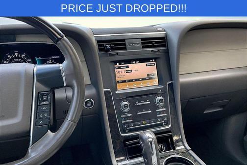 White Platinum Clearcoat 2017 Lincoln Navigator L Select