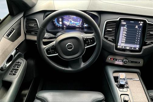 2024 Volvo XC90 B6 Ultimate Bright Theme 7-Seater