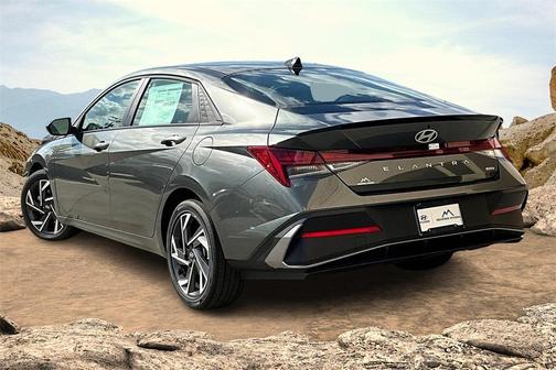 2025 Hyundai ELANTRA HEV SEL Sport