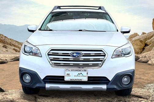Crystal White Pearl 2017 Subaru Outback 2.5i Limited