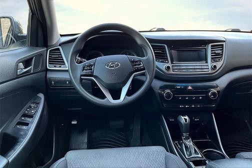2017 Hyundai TUCSON SE