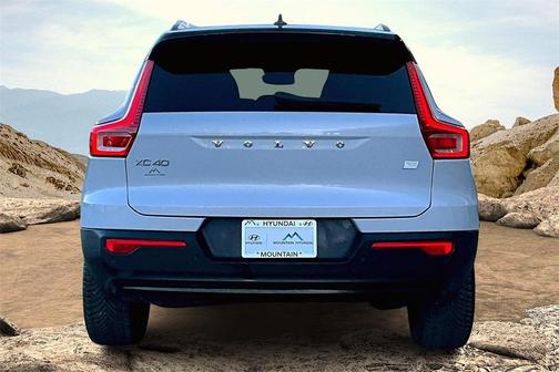 2022 Volvo XC40 Recharge Pure Electric P8 Twin Plus