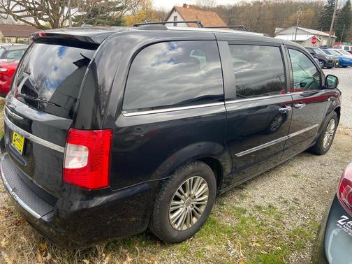 2014 Chrysler Town & Country Touring-L