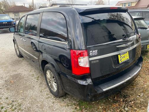 2014 Chrysler Town & Country Touring-L