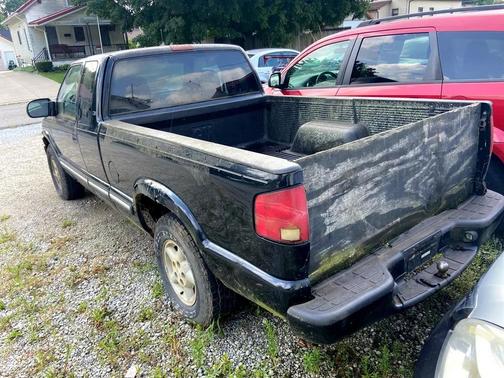 2001 Chevrolet S-10 Base