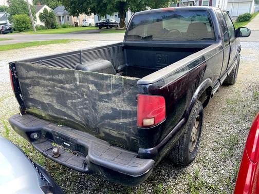 2001 Chevrolet S-10 Base