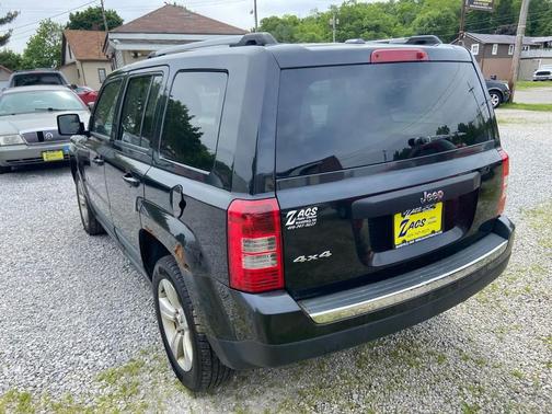 Brilliant Black Crystal Pearlcoat 2011 Jeep Patriot Latitude X