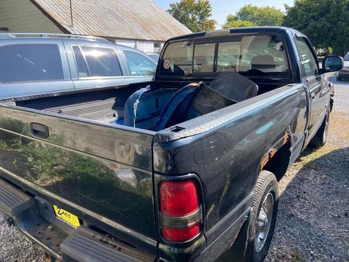 1999 Dodge Ram 1500 Reg. Cab Short Bed 2WD