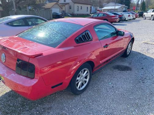 2007 Ford Mustang Deluxe