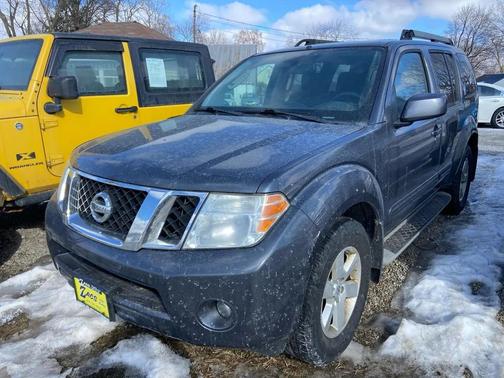 2012 Nissan Pathfinder LE