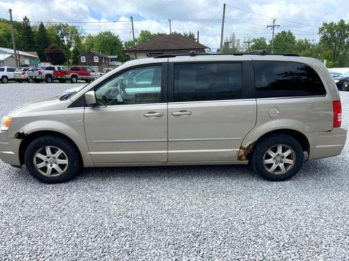 2009 Chrysler Town & Country Touring
