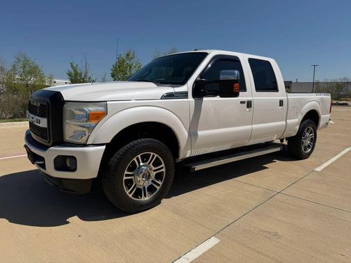 White 2015 Ford F-250 Lariat Truck