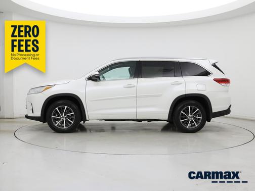 White 2017 Toyota Highlander XLE
