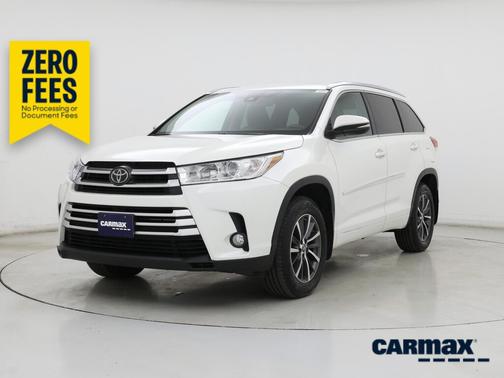 White 2017 Toyota Highlander XLE