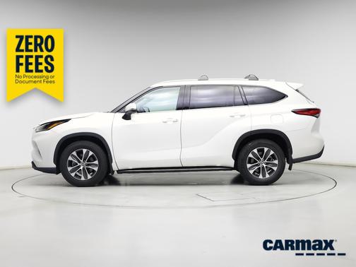 White 2021 Toyota Highlander XLE