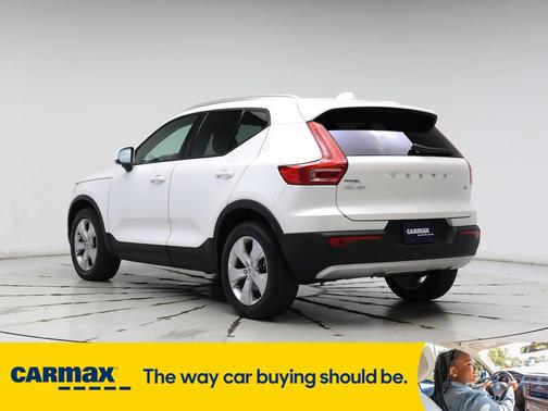2022 Volvo XC40 T4 Momentum