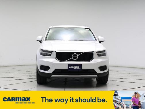 2022 Volvo XC40 T4 Momentum