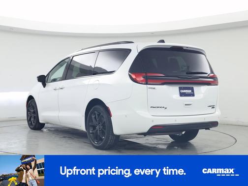 White 2023 Chrysler Pacifica Limited