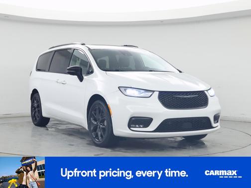 White 2023 Chrysler Pacifica Limited