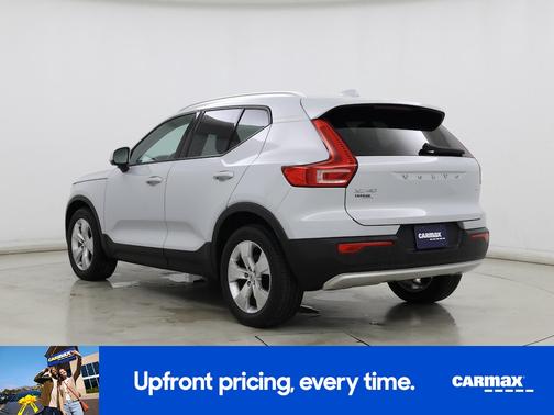 2021 Volvo XC40 T4 Momentum