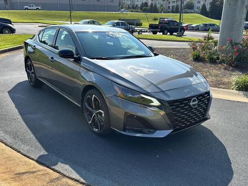 2025 Nissan Altima SR