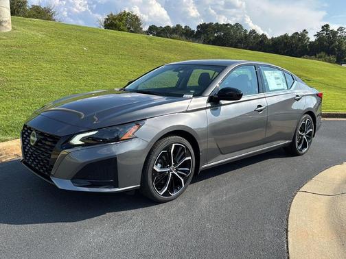 2025 Nissan Altima SR