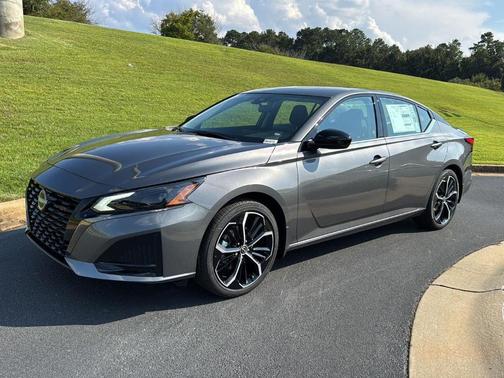 2025 Nissan Altima SR