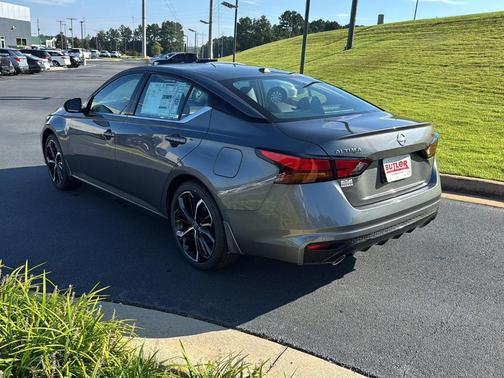 2025 Nissan Altima SR