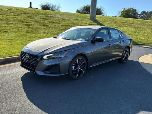 2025 Nissan Altima SR